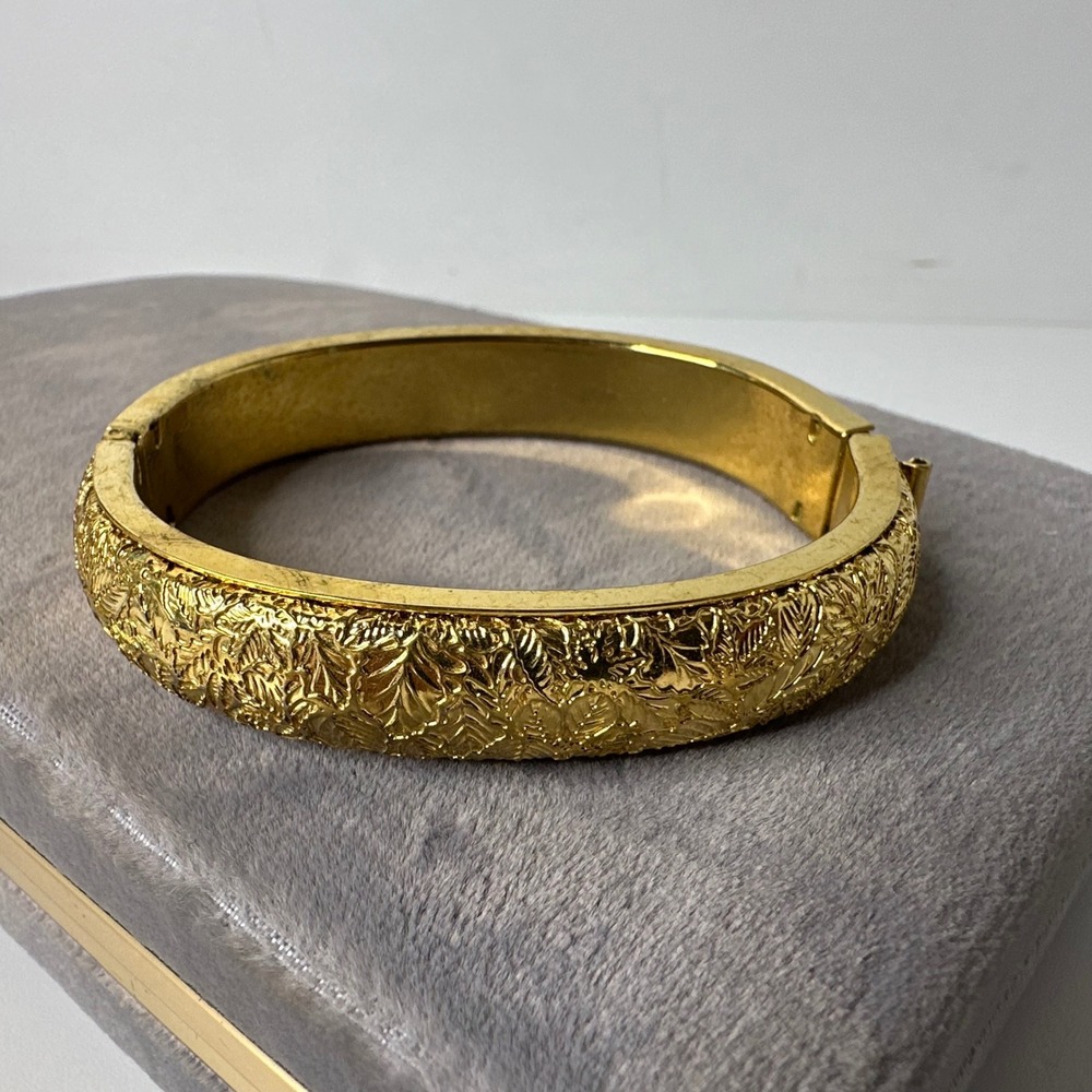 Vintage Monet Puffed Bracelet Gold Tone Leaf Floral‎ Hinged Bangle Ornate